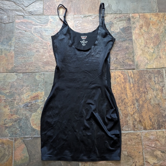 SPANX red hot assets luxe & lean scalloped slip L - Picture 2 of 9